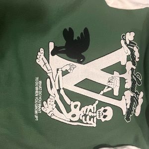 Size XL and it’s green color